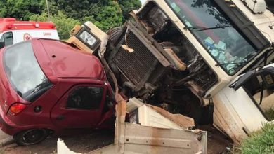 Fotos de Duas pessoas morreram num grave acidente envolvendo um carro com placas de Sarandi