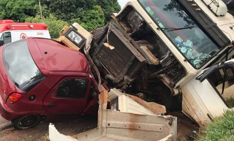 Fotos de Duas pessoas morreram num grave acidente envolvendo um carro com placas de Sarandi