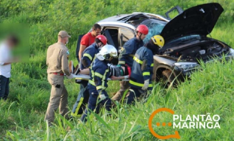 Fotos de Imprudência; carro com 7 ocupantes capota na rodovia PR-317 em Maringá