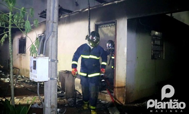 Fotos de Homem com deficiência visual morre carbonizado durante incêndio em residência