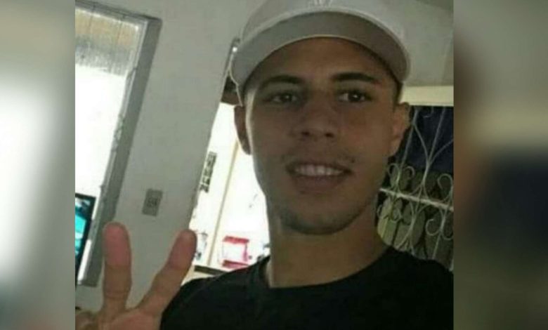 Fotos de Homem é morto a facadas em Maringá e assassino é espancado por populares