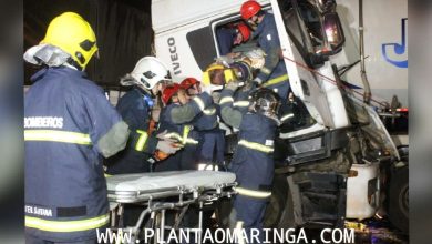 Fotos de Homem fica preso nas ferragens após colisão entre duas carretas em Sarandi