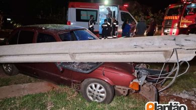 Fotos de Homem sofre ferimentos graves depois de bater carro contra poste, em Maringá