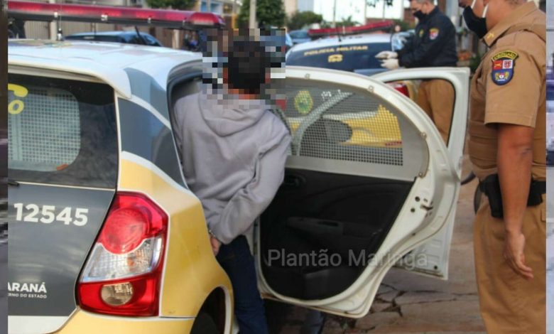 Fotos de Homem urina na calça durante abordagem policial em Sarandi