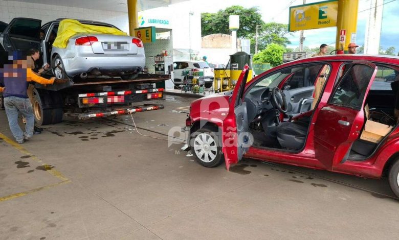 Fotos de Homens são presos após invadir oficina e usar serviço de guincho roubar carro em Maringá