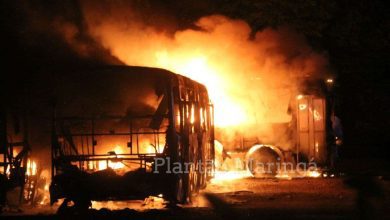 Fotos de Incêndio atinge garagem e chamas destróI 6 ônibus Sarandi