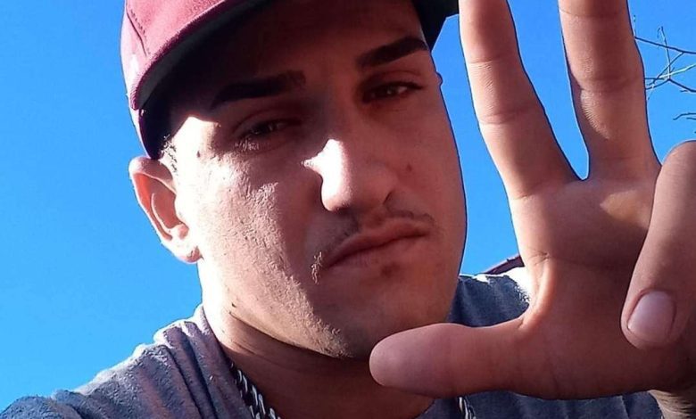 Fotos de Jovem é executado com mais de 20 tiros enquanto andava de moto em Sarandi