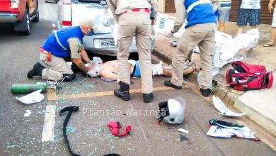 Fotos de Jovem é intubado após bater moto em traseira de carro estacionado em Maringá