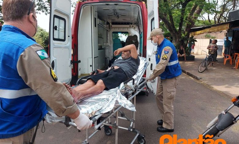 Fotos de Maringá - homem é socorrido depois de ser esfaqueado e mulher alega ter dado facada para se defender de agressões