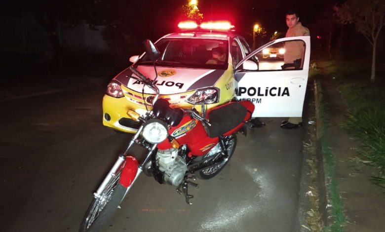 Fotos de Maringá; homem foge da PM e abandona moto para se esconder em fundo de vale