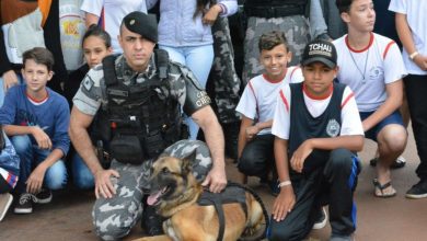 Fotos de Menino envia carta ao pelotão de choque e recebe visita dos policiais militares em sua escola