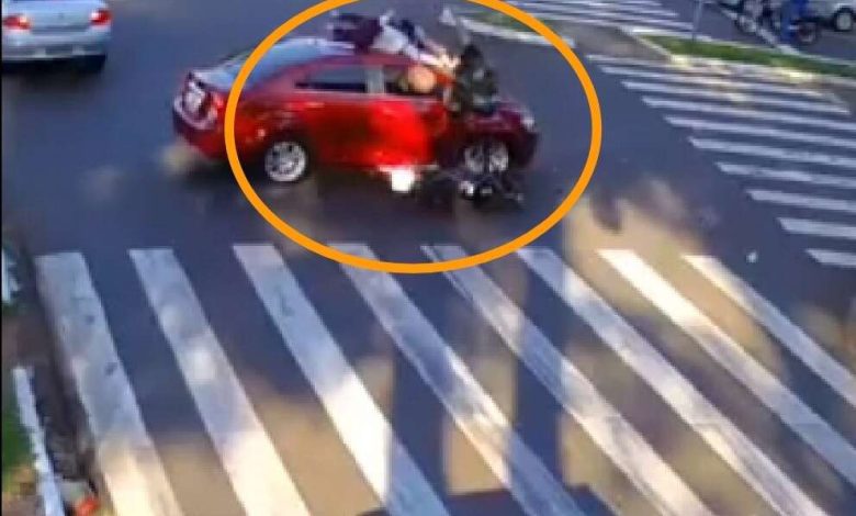 Fotos de Moça é arremessada sobre o teto de carro após acidente em Maringá; veja vídeo