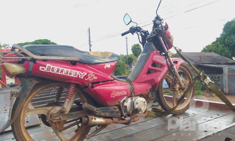 Fotos de Moto com 60 mil reais em débitos é apreendida pela GM de Sarandi