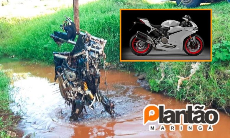 Fotos de Moto esportiva roubada é encontrada submersa em um córrego em Sarandi