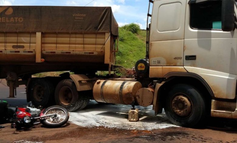 Fotos de Motoboy fica ferido após acidente com carreta na marginal da PR-323 entre Maringá e Paiçandu