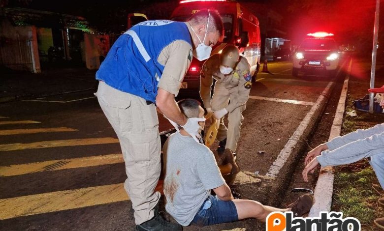 Fotos de Motociclista bate em placa de sinalização e é intubado em Maringá