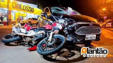 Fotos de Motociclista cai em teto de carro após acidente em Maringá