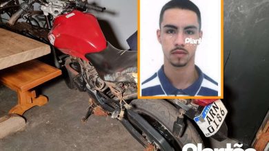 Fotos de Motociclista é intubado após passar reto em rotatória e atingir placa de sinalização em Maringá