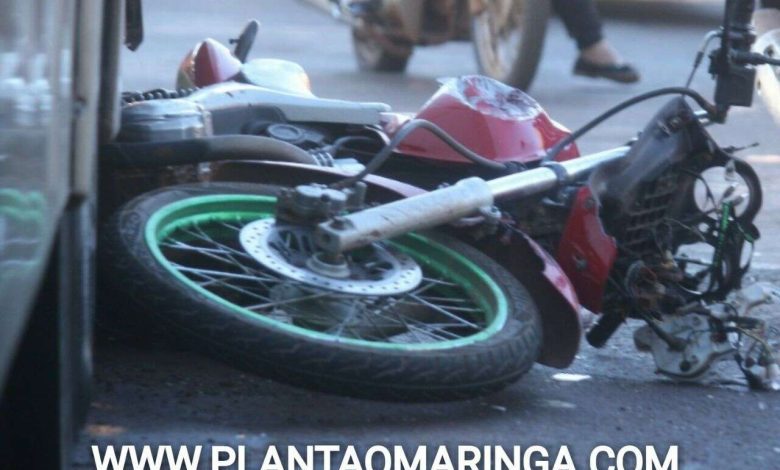 Fotos de Motociclista fica gravemente ferido após bater em coletivo da cidade verde em Sarandi