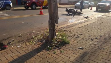 Fotos de Motociclista fica inconsciente ao bater em poste em Maringá