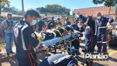 Fotos de Motociclista invade contramão e bate de frente com outra moto, em Maringá