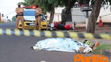 Fotos de Motociclista morre ao bater em poste, em Maringá