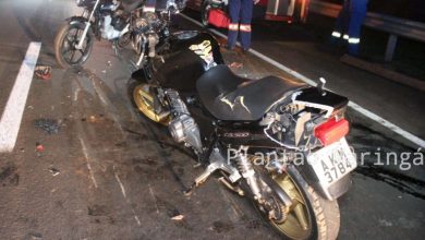 Fotos de Motociclistas sofrem ferimentos graves após baterem motos contra traseira de caminhão no contorno de Mandaguari