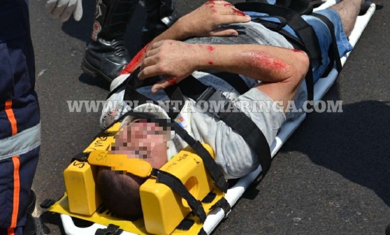 Fotos de Motorista bate em moto, perde controle da direção e camionete capota deixando 4 pessoas feridas