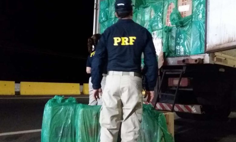 Fotos de Motorista de Sarandi é preso com aproximadamente 750 mil maços de cigarros em Mandaguari