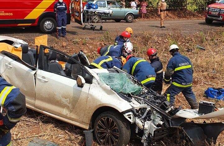 Fotos de Motorista é socorrido de helicóptero após capotar carro em estrada rural de Maringá