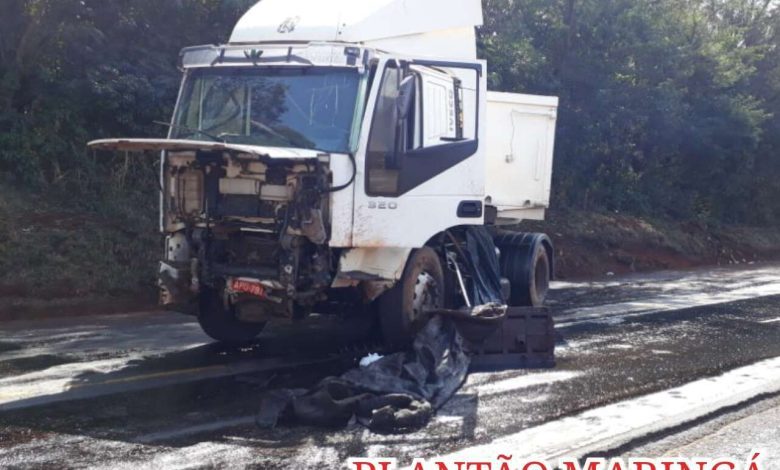 Fotos de Motorista fica ferido após bater carreta contra barranco na rodovia PR-323 entre Doutor Camargo e Água Boa