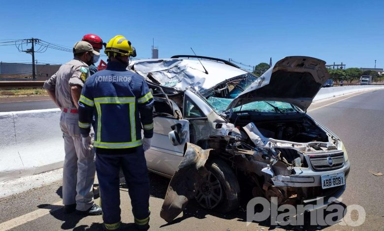 Fotos de Motorista fica ferido após bater na traseira de carreta na PR-323