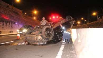 Fotos de Motorista foge após capotar carro no contorno norte em Maringá