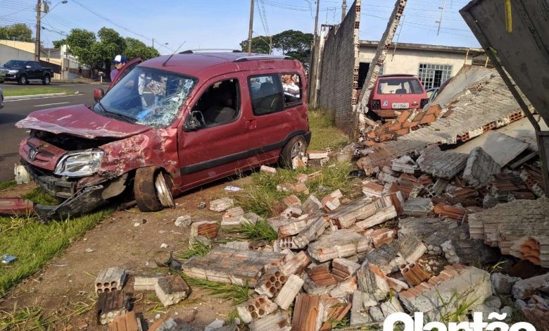 Fotos de Motorista perde controle do carro e derruba muro de residência em Maringá