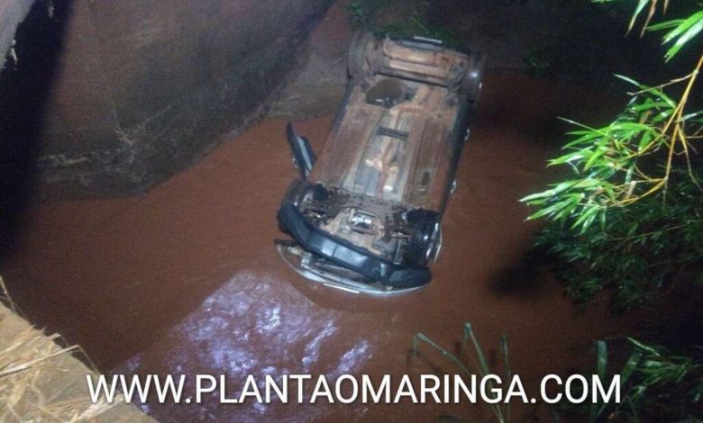 Fotos de Motorista sobrevive após carro cair da ponte em Paiçandu