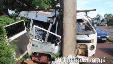 Fotos de Motorista sofre parada cardíaca após bater Kombi em poste em Sarandi