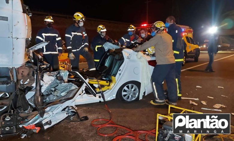 Fotos de Motorista trafega na contramão e sofre ferimentos graves após bater de frente com caminhão em Maringá