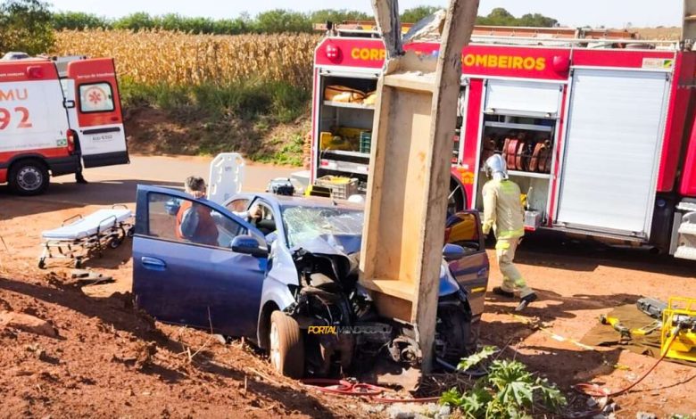 Fotos de Mulher de 34 anos é socorrida de helicóptero após perder controle de veículo e bater em poste