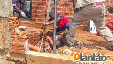 Fotos de Mulher é resgatada após cair dentro de fossa de 6 metros de profundidade em Sarandi