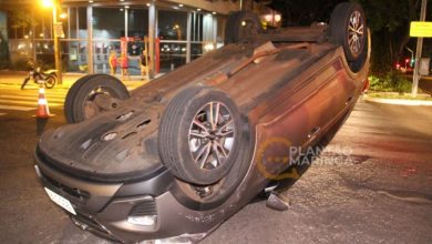 Fotos de Mulher fica ferida ao capotar carro no centro de Maringá