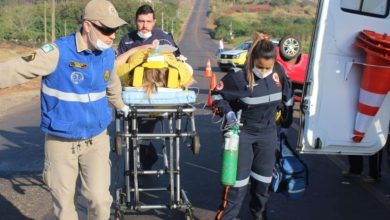 Fotos de Mulher fica ferida após tentar desviar de buraco e capotar carro no contorno sul em Maringá