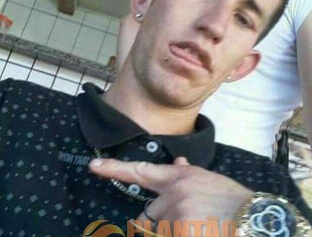 Fotos de Paiçandu; jovem leva mais de 15 tiros é socorrido, mas morreu pouco tempo depois no hospital H.U.