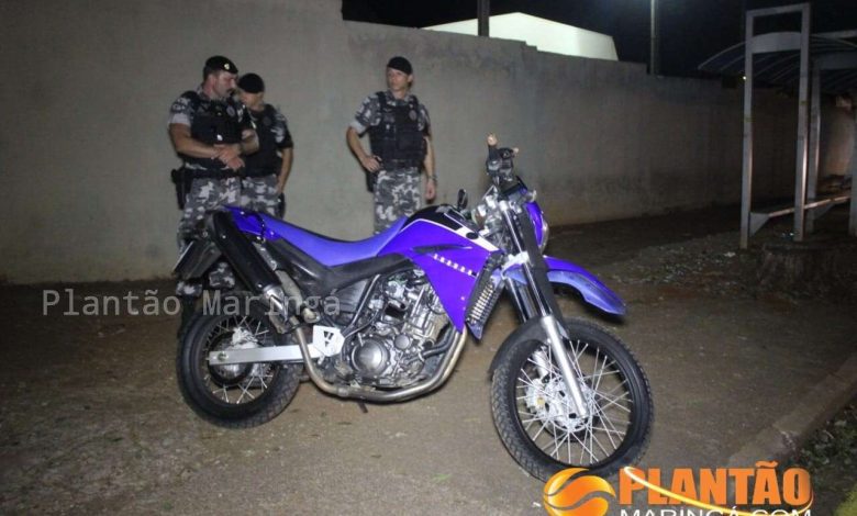 Fotos de Para fugir da Polícia, motociclista invade estacionamento de escola, e acaba preso em Maringá