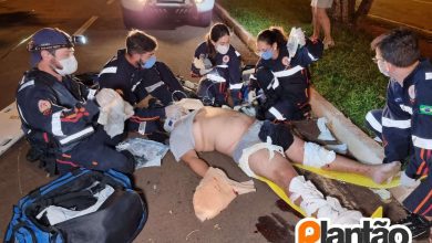 Fotos de Pedestre é socorrido em estado grave após ser atropelado por moto em Maringá