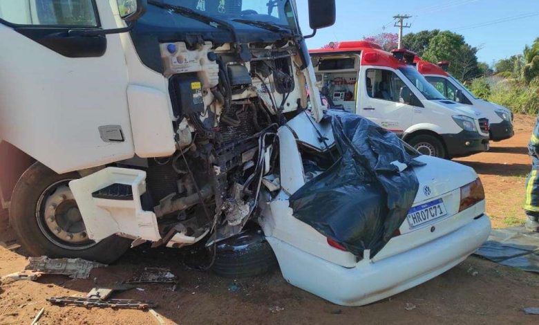 Fotos de Pelo menos 4 pessoas morreram em um trágico acidente na rodovia PR-323