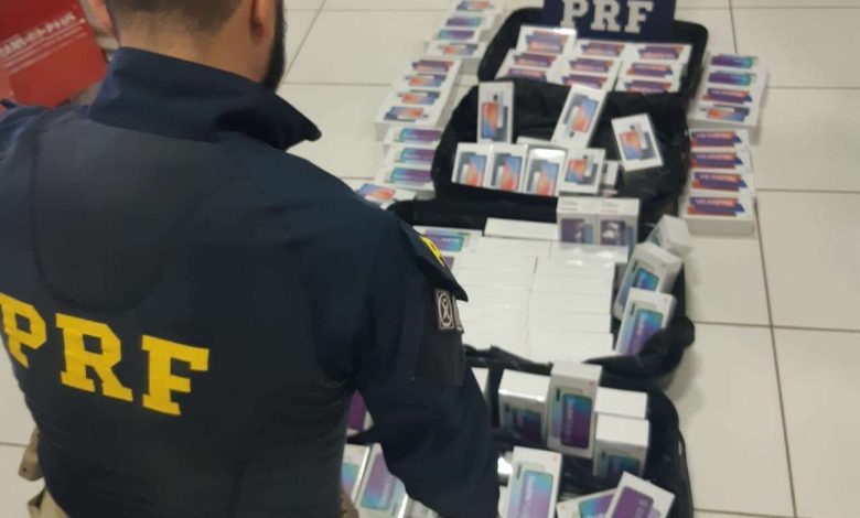 Fotos de Polícia Rodoviária Federal apreende R$ 80 mil em aparelhos celulares no contorno norte em Maringá