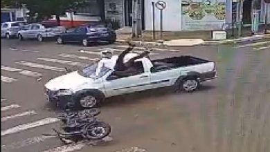 Fotos de Policial da ROTAM fica ferido após veículo avançar sinal vermelho e bater na moto que ele conduzia em Marialva