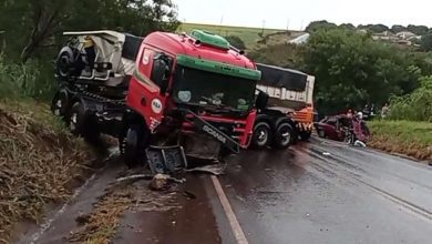 Fotos de Quatro pessoas morrem em acidente entre carro e carreta em Astorga