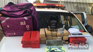 Fotos de Rapaz com moto de delivery é preso com grande quantidade de drogas em Sarandi