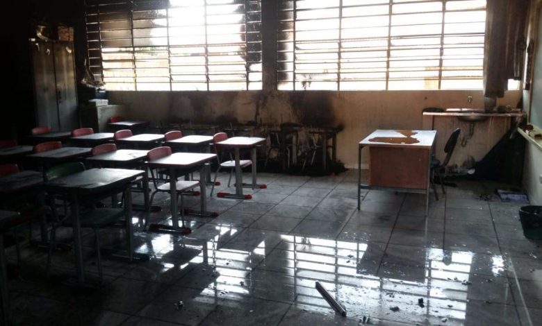 Fotos de Sarandi- suposto incêndio criminoso em escola municipal